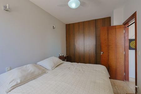 Apartamento à venda com 220m², 4 quartos e 2 vagasSuíte 2