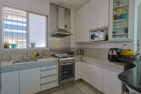 Apartamento à venda com 220m², 4 quartos e 2 vagasCozinha