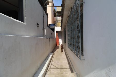 Casa à venda com 185m², 3 quartos e 2 vagasLateral da casa