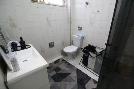 Casa à venda com 185m², 3 quartos e 2 vagasBanheiro social