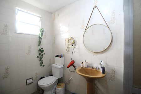 Casa à venda com 185m², 3 quartos e 2 vagasBanheiro da suíte 2