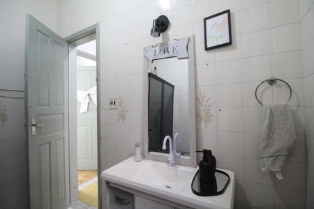Casa à venda com 185m², 3 quartos e 2 vagasBanheiro social