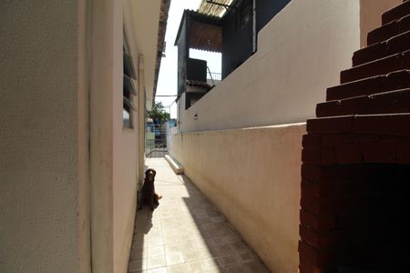 Casa à venda com 185m², 3 quartos e 2 vagasLateral da casa