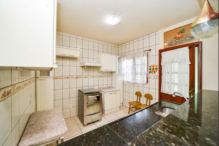 Casa à venda com 240m², 3 quartos e 2 vagas Casa à venda com 240m², 3 quartos e 2 vagasCozinha