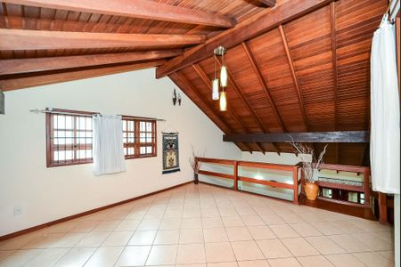 Casa à venda com 240m², 3 quartos e 2 vagas Casa à venda com 240m², 3 quartos e 2 vagasMezanino