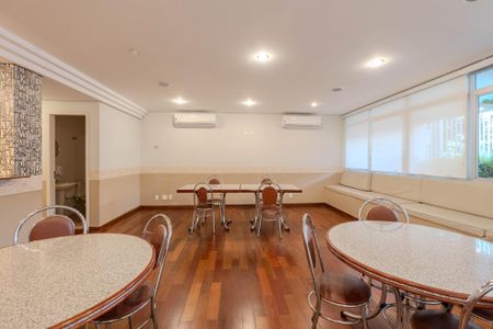 Apartamento para alugar com 70m², 1 quarto e 1 vaga Apartamento para alugar com 70m², 1 quarto e 1 vagaÁrea comum - Salão de festas