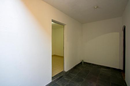 Casa à venda com 162m², 3 quartos e 2 vagas Casa à venda com 162m², 3 quartos e 2 vagasCorredor externo