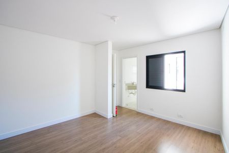 Casa à venda com 190m², 3 quartos e 4 vagasSuíte 2