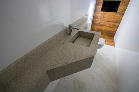 Casa à venda com 190m², 3 quartos e 4 vagasBanheiro da Suíte 2