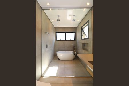 Casa à venda com 340m², 4 quartos e 4 vagas Casa à venda com 340m², 4 quartos e 4 vagasBanheiro da Suíte 4