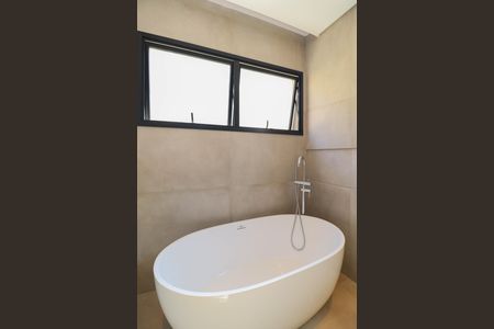 Casa à venda com 340m², 4 quartos e 4 vagas Casa à venda com 340m², 4 quartos e 4 vagasBanheiro da Suíte 4