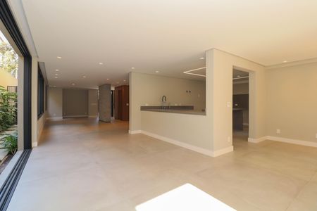 Casa à venda com 340m², 4 quartos e 4 vagas Casa à venda com 340m², 4 quartos e 4 vagasSala