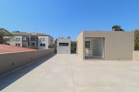 Casa à venda com 340m², 4 quartos e 4 vagas Casa à venda com 340m², 4 quartos e 4 vagasTerraço