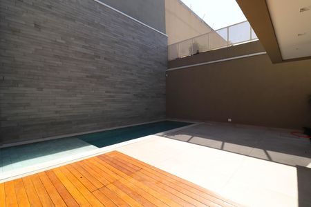 Casa à venda com 340m², 4 quartos e 4 vagas Casa à venda com 340m², 4 quartos e 4 vagasÁrea comum - Piscina
