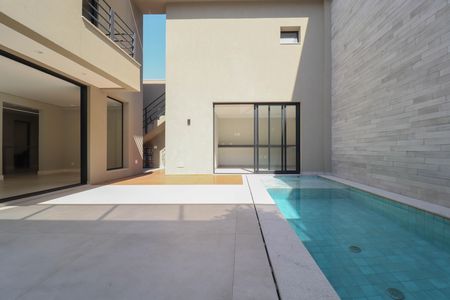 Casa à venda com 340m², 4 quartos e 4 vagas Casa à venda com 340m², 4 quartos e 4 vagasÁrea comum - Piscina