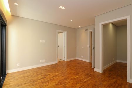 Casa à venda com 340m², 4 quartos e 4 vagas Casa à venda com 340m², 4 quartos e 4 vagasSuíte 4