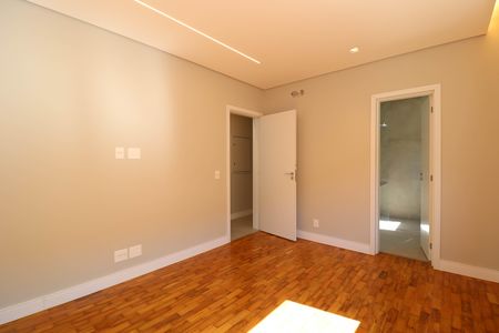 Casa à venda com 340m², 4 quartos e 4 vagas Casa à venda com 340m², 4 quartos e 4 vagasSuíte 1