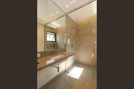 Casa à venda com 340m², 4 quartos e 4 vagas Casa à venda com 340m², 4 quartos e 4 vagasBanheiro da Suíte 1