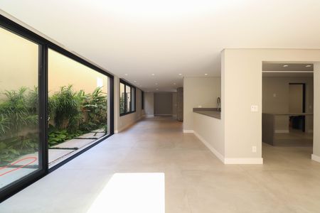 Casa à venda com 340m², 4 quartos e 4 vagas Casa à venda com 340m², 4 quartos e 4 vagasSala