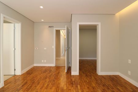 Casa à venda com 340m², 4 quartos e 4 vagas Casa à venda com 340m², 4 quartos e 4 vagasSuíte 4