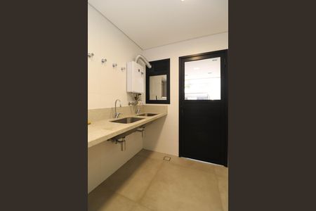 Casa à venda com 340m², 4 quartos e 4 vagas Casa à venda com 340m², 4 quartos e 4 vagasÁrea de Serviço