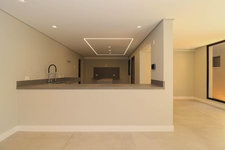 Casa à venda com 340m², 4 quartos e 4 vagas Casa à venda com 340m², 4 quartos e 4 vagasCozinha
