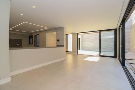 Casa à venda com 340m², 4 quartos e 4 vagas Casa à venda com 340m², 4 quartos e 4 vagasSala