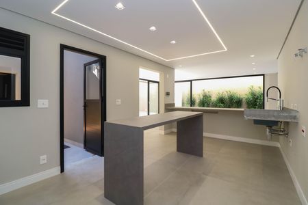Casa à venda com 340m², 4 quartos e 4 vagas Casa à venda com 340m², 4 quartos e 4 vagasCozinha