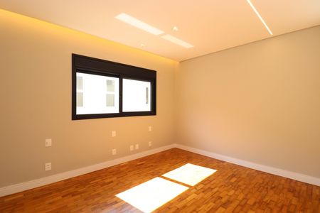 Casa à venda com 340m², 4 quartos e 4 vagas Casa à venda com 340m², 4 quartos e 4 vagasSuíte 1