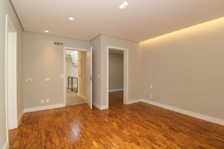 Casa à venda com 340m², 4 quartos e 4 vagas Casa à venda com 340m², 4 quartos e 4 vagasSuíte 4