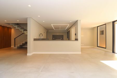 Casa à venda com 340m², 4 quartos e 4 vagas Casa à venda com 340m², 4 quartos e 4 vagasSala