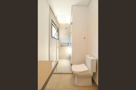 Casa à venda com 340m², 4 quartos e 4 vagas Casa à venda com 340m², 4 quartos e 4 vagasBanheiro da Suíte 2