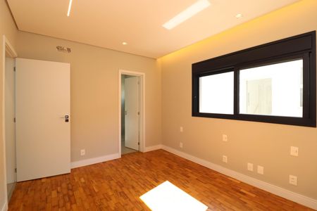 Casa à venda com 340m², 4 quartos e 4 vagas Casa à venda com 340m², 4 quartos e 4 vagasSuíte 1