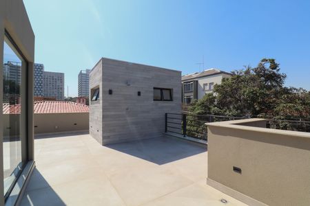Casa à venda com 340m², 4 quartos e 4 vagas Casa à venda com 340m², 4 quartos e 4 vagasTerraço