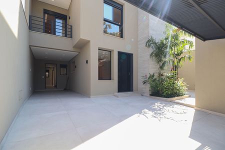 Casa à venda com 340m², 4 quartos e 4 vagas Casa à venda com 340m², 4 quartos e 4 vagasGaragem