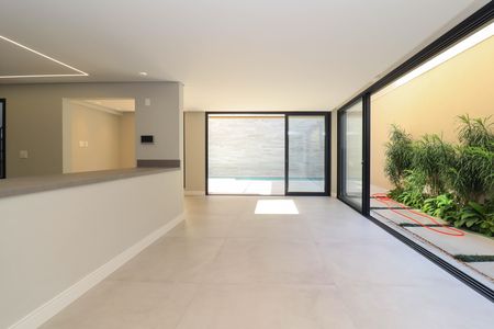 Casa à venda com 340m², 4 quartos e 4 vagas Casa à venda com 340m², 4 quartos e 4 vagasSala
