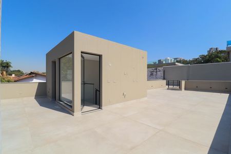 Casa à venda com 340m², 4 quartos e 4 vagas Casa à venda com 340m², 4 quartos e 4 vagasTerraço