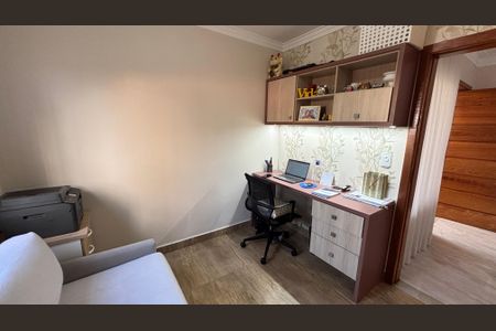 Casa à venda com 191m², 3 quartos e 3 vagasEscritório