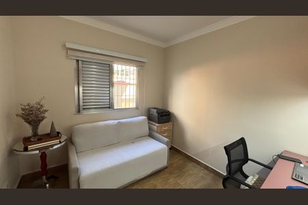 Casa à venda com 191m², 3 quartos e 3 vagasEscritório