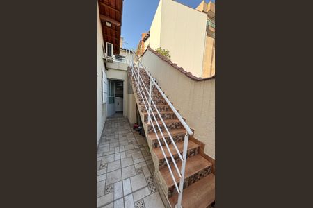 Casa à venda com 191m², 3 quartos e 3 vagasEscada