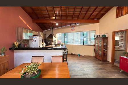 Casa à venda com 191m², 3 quartos e 3 vagasCozinha