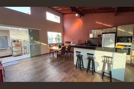 Casa à venda com 191m², 3 quartos e 3 vagasCozinha