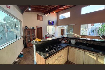 Casa à venda com 191m², 3 quartos e 3 vagasCozinha