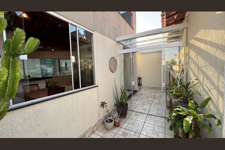 Casa à venda com 191m², 3 quartos e 3 vagasQuintal