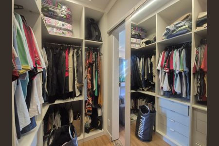 Casa de condomínio à venda com 195m², 3 quartos e 1 vaga Casa de condomínio à venda com 195m², 3 quartos e 1 vagaCloset da suíte