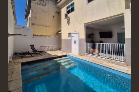 Casa de condomínio à venda com 195m², 3 quartos e 1 vaga Casa de condomínio à venda com 195m², 3 quartos e 1 vagaÁrea externa