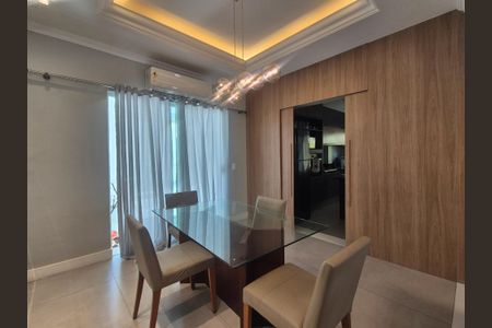 Casa de condomínio à venda com 195m², 3 quartos e 1 vaga Casa de condomínio à venda com 195m², 3 quartos e 1 vagaSala de Jantar