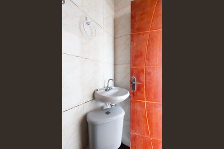 Banheiro de kitnet/studio para alugar com 1 quarto, 18m² em Parque Savoi City, São Paulo