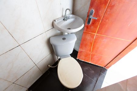 Banheiro de kitnet/studio para alugar com 1 quarto, 18m² em Parque Savoi City, São Paulo