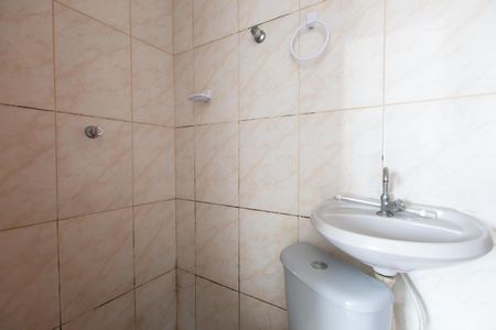 Banheiro de kitnet/studio para alugar com 1 quarto, 18m² em Parque Savoi City, São Paulo